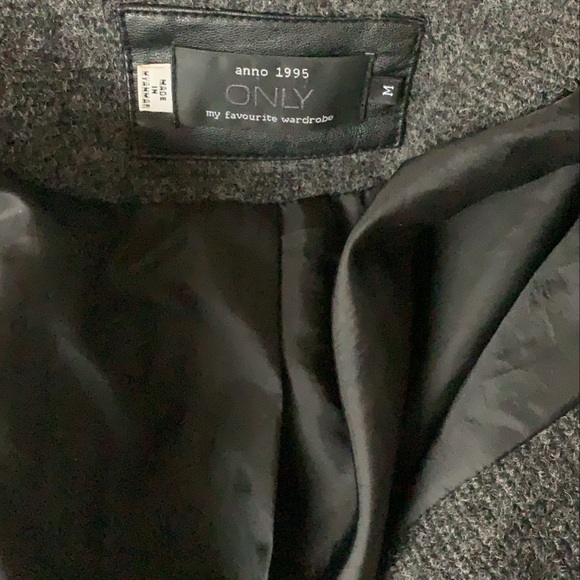 Coat - Picture 3 of 3